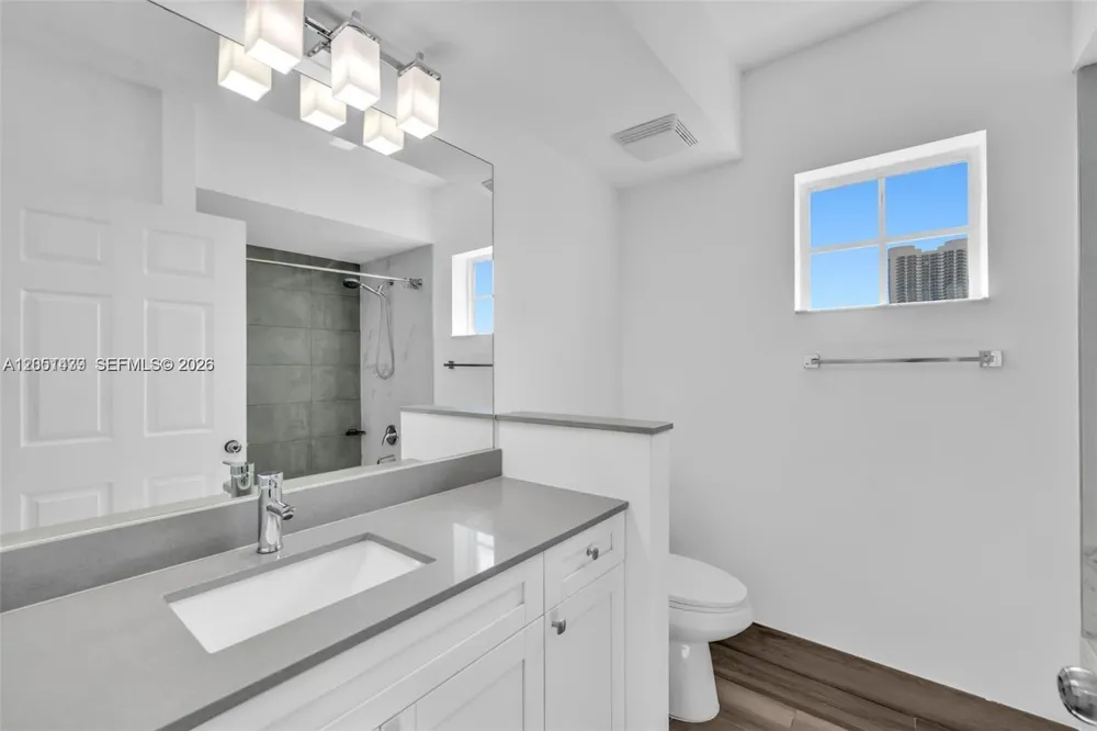 17150 Bay Rd #2814 Sunny Isles Beach, FL 33160