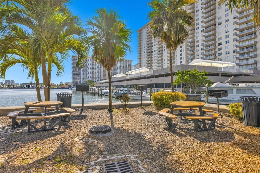 17150 Bay Rd #2814 Sunny Isles Beach, FL 33160
