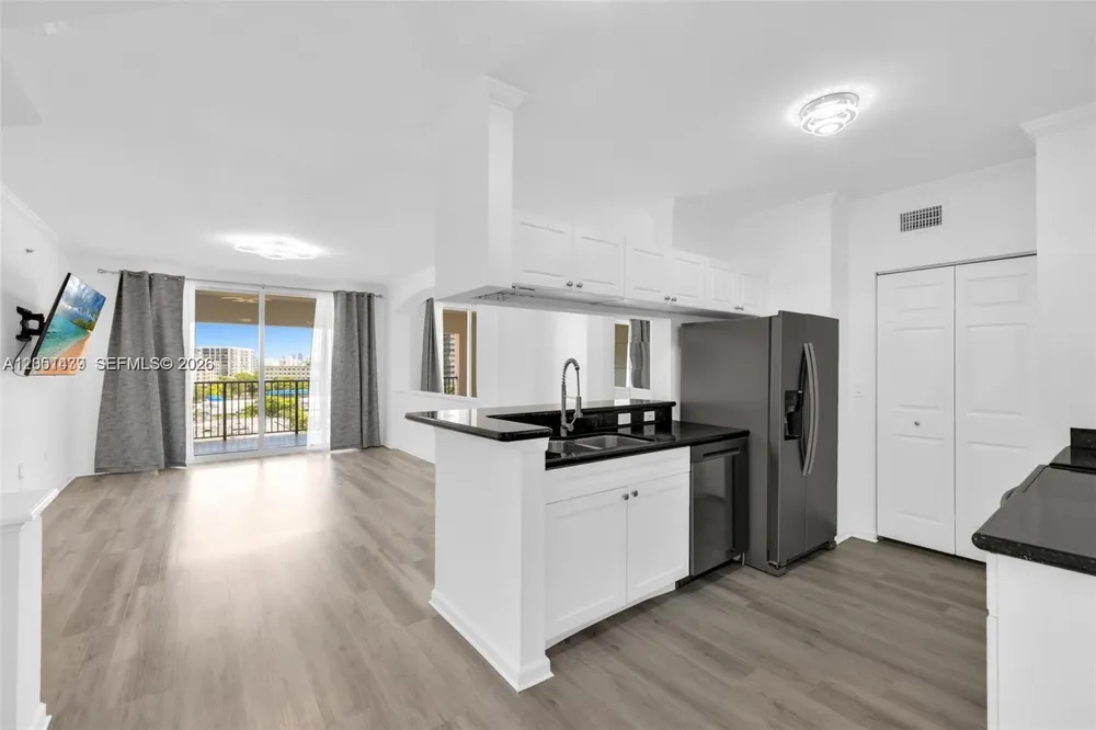 17150 Bay Rd #2814 Sunny Isles Beach, FL 33160