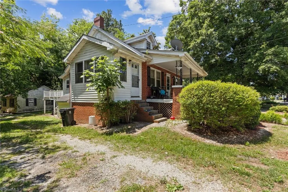 112 Peace Street Oxford, NC 27565