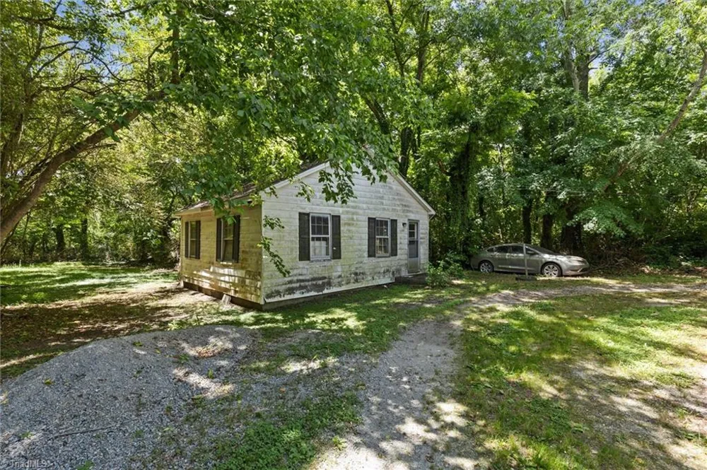 112 Peace Street Oxford, NC 27565