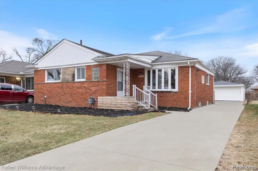 21741 Kenosha Street Oak Park City, MI 48237