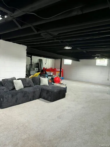 21741 Kenosha Street Oak Park City, MI 48237