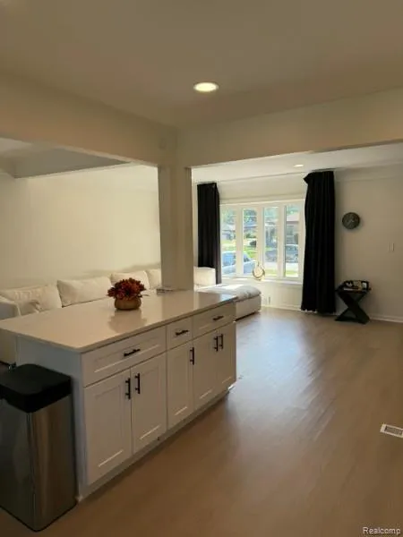 21741 Kenosha Street Oak Park City, MI 48237