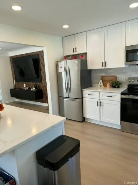 21741 Kenosha Street Oak Park City, MI 48237