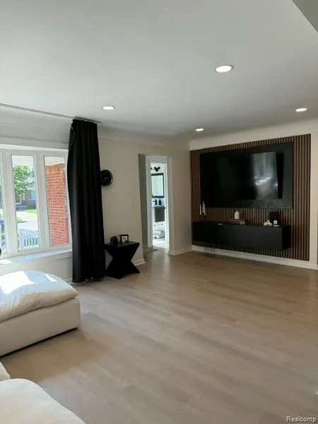 21741 Kenosha Street Oak Park City, MI 48237