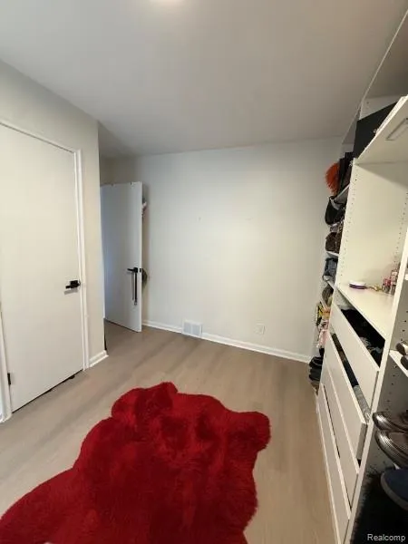 21741 Kenosha Street Oak Park City, MI 48237
