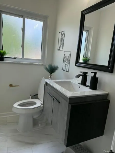 21741 Kenosha Street Oak Park City, MI 48237