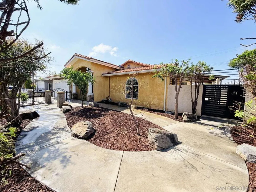 8962 Elvira Westminster, CA 92683