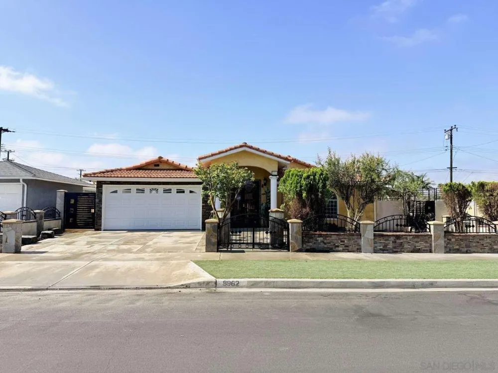 8962 Elvira Westminster, CA 92683