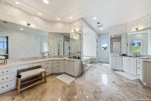 1634 KALLENBERG -KLINKSEIK Fredericksburg, TX 78624
