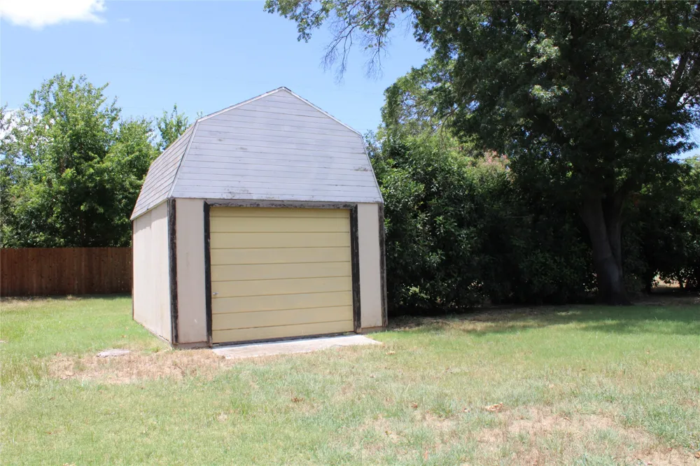 208 PARK DR Early, TX 76802