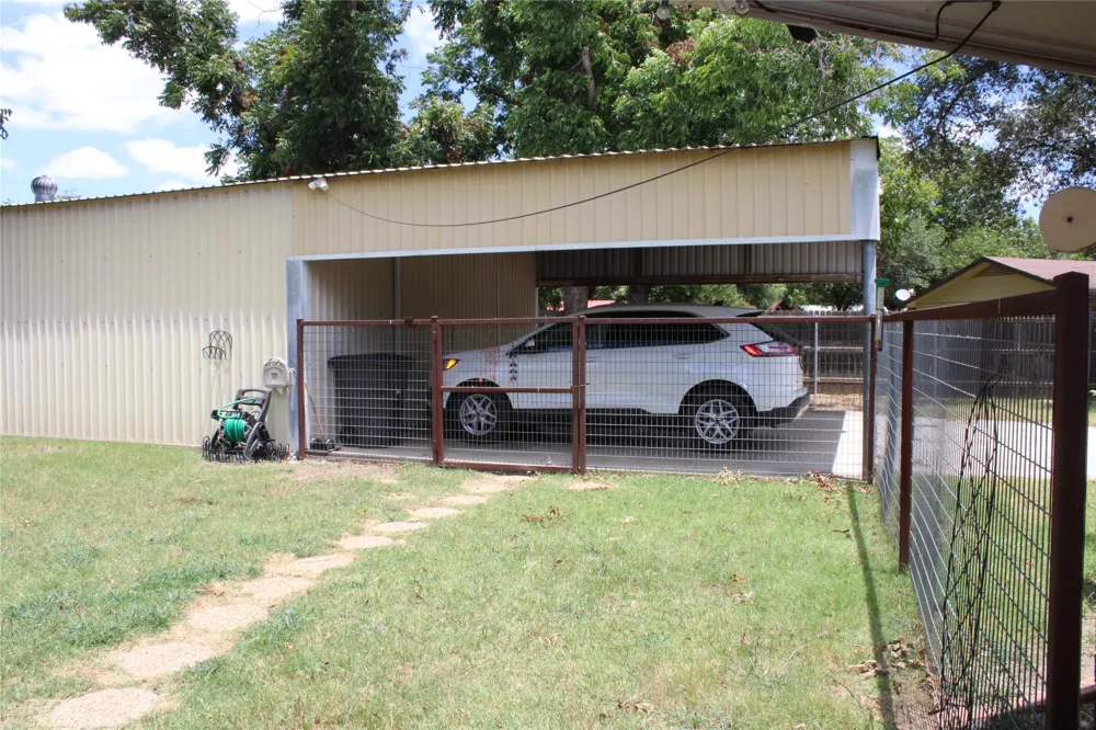 208 PARK DR Early, TX 76802