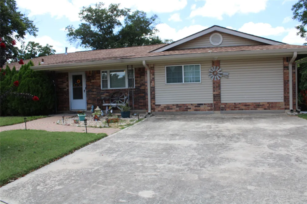 208 PARK DR Early, TX 76802