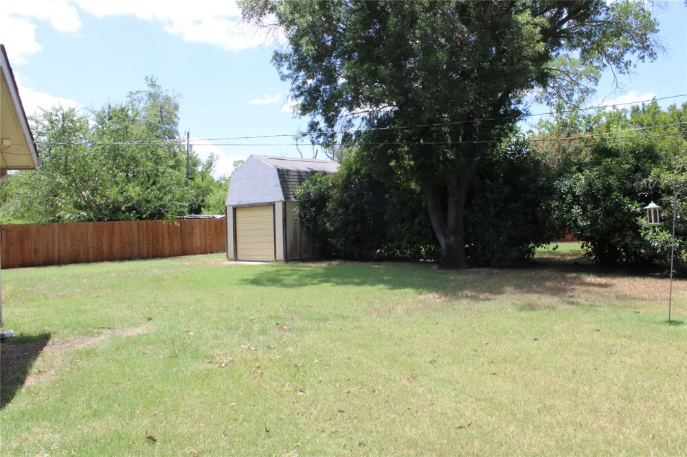 208 PARK DR Early, TX 76802