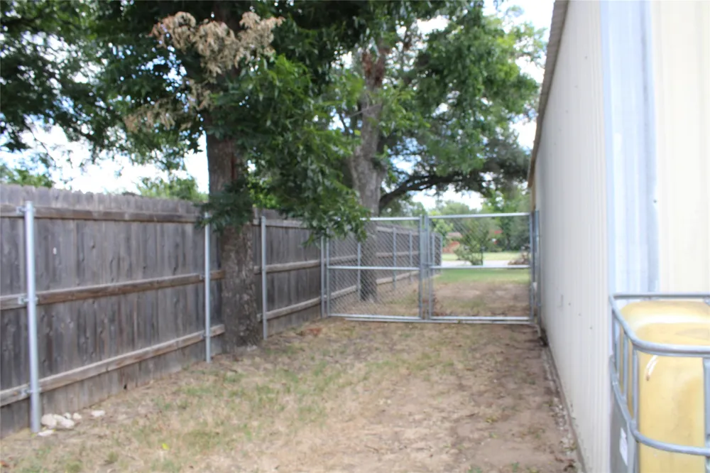 208 PARK DR Early, TX 76802