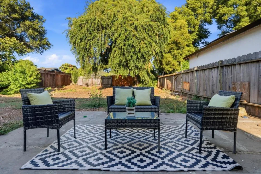 1030 Bradley Way East Palo Alto, CA 94303