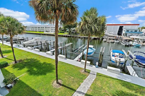 108 Paradise Harbour Boulevard #314