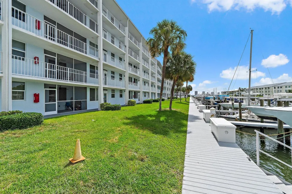 108 Paradise Harbour Boulevard #314 North Palm Beach, FL 33408