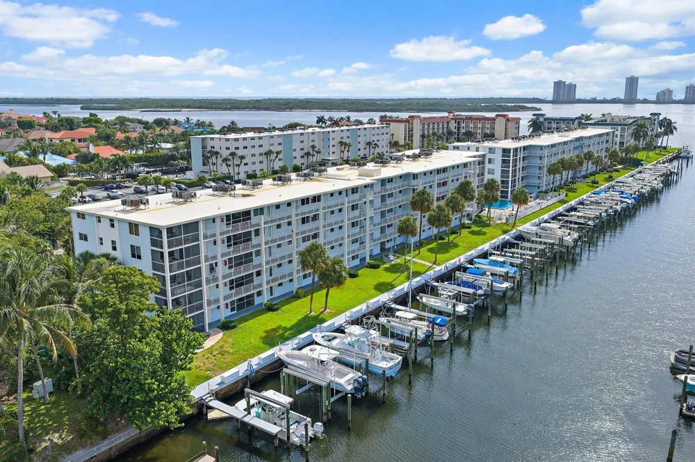 108 Paradise Harbour Boulevard #314 North Palm Beach, FL 33408