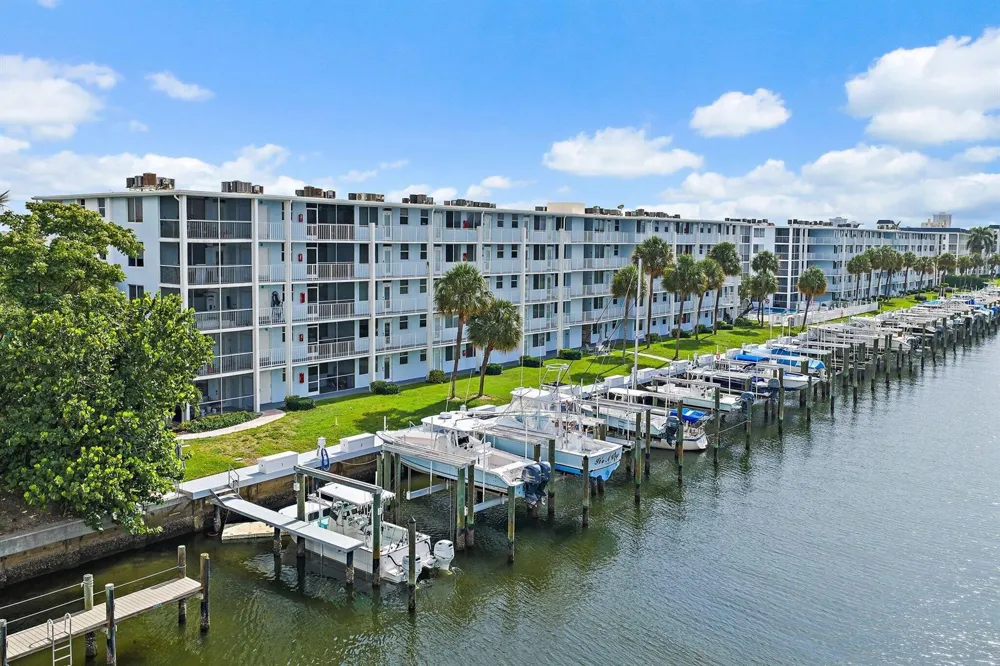 108 Paradise Harbour Boulevard #314 North Palm Beach, FL 33408