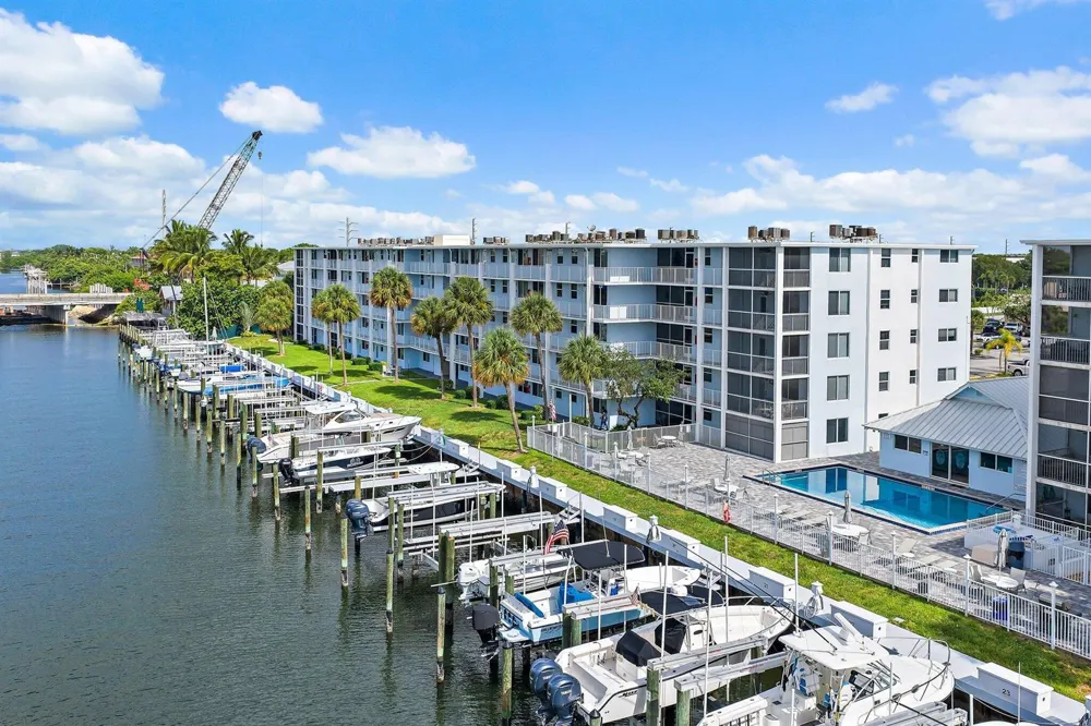 108 Paradise Harbour Boulevard #314 North Palm Beach, FL 33408