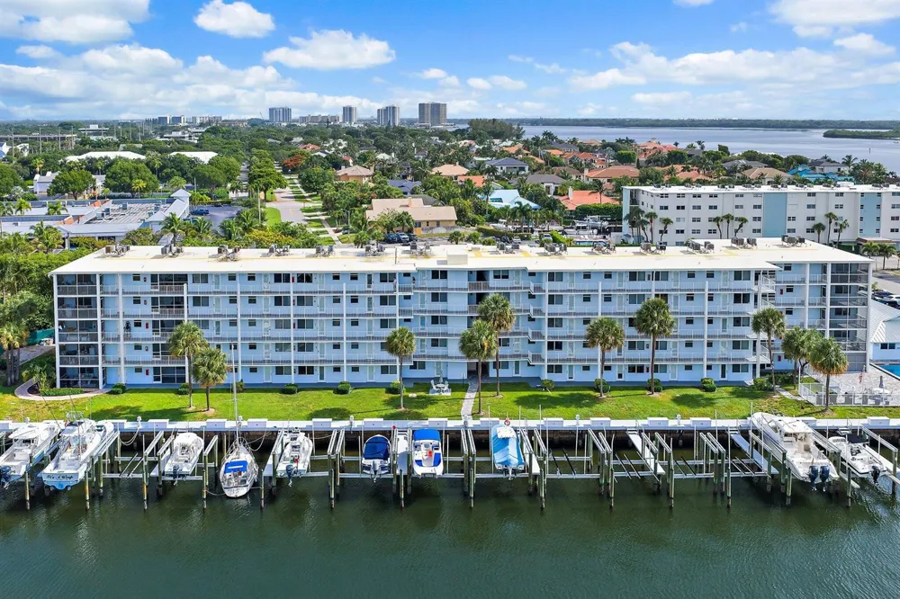 108 Paradise Harbour Boulevard #314 North Palm Beach, FL 33408