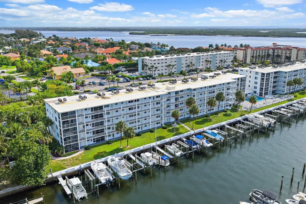 108 Paradise Harbour Boulevard #314 North Palm Beach, FL 33408