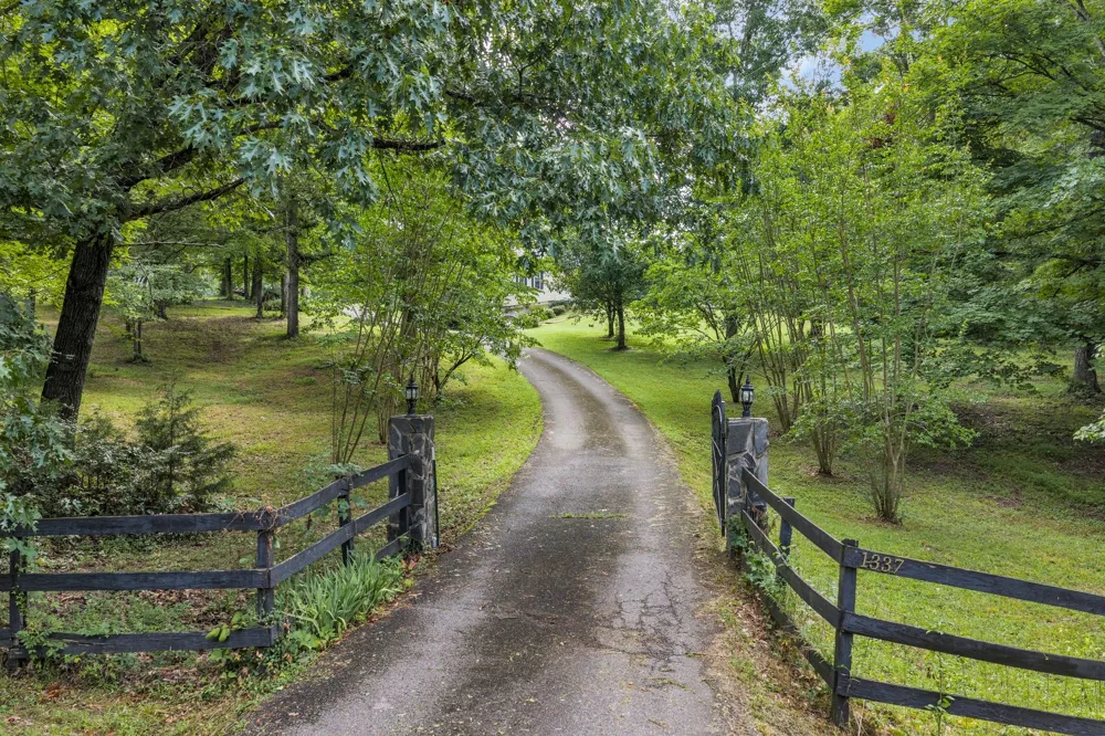 1337 Lee Brown Road Bon Aqua, TN 37025