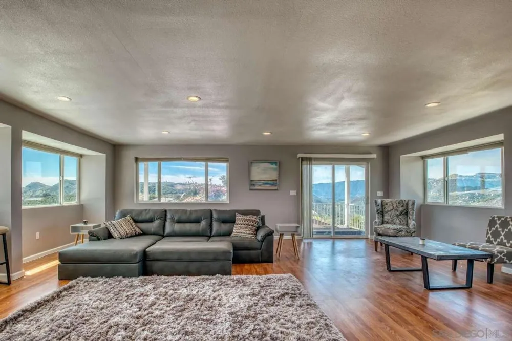 45050 Camaron RD Temecula, CA 92590