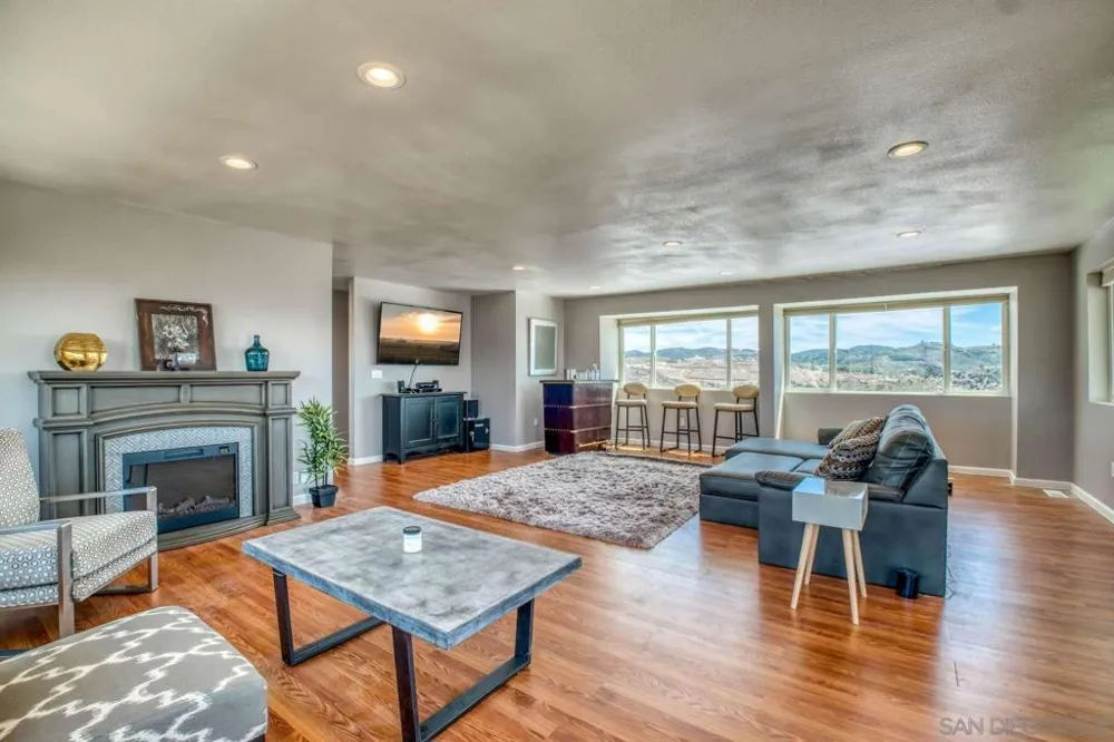 45050 Camaron RD Temecula, CA 92590