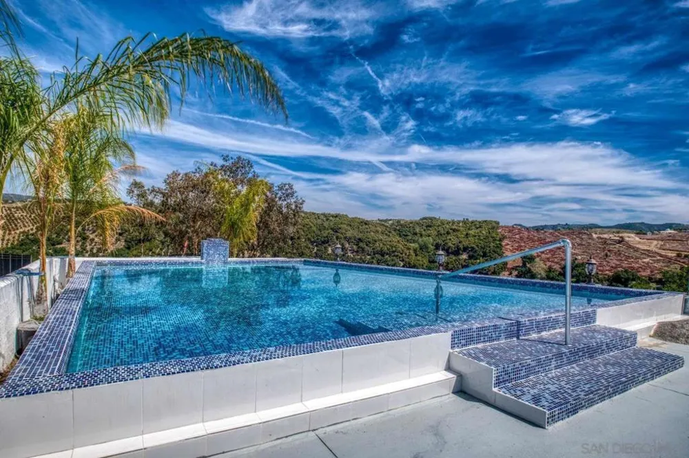45050 Camaron RD Temecula, CA 92590