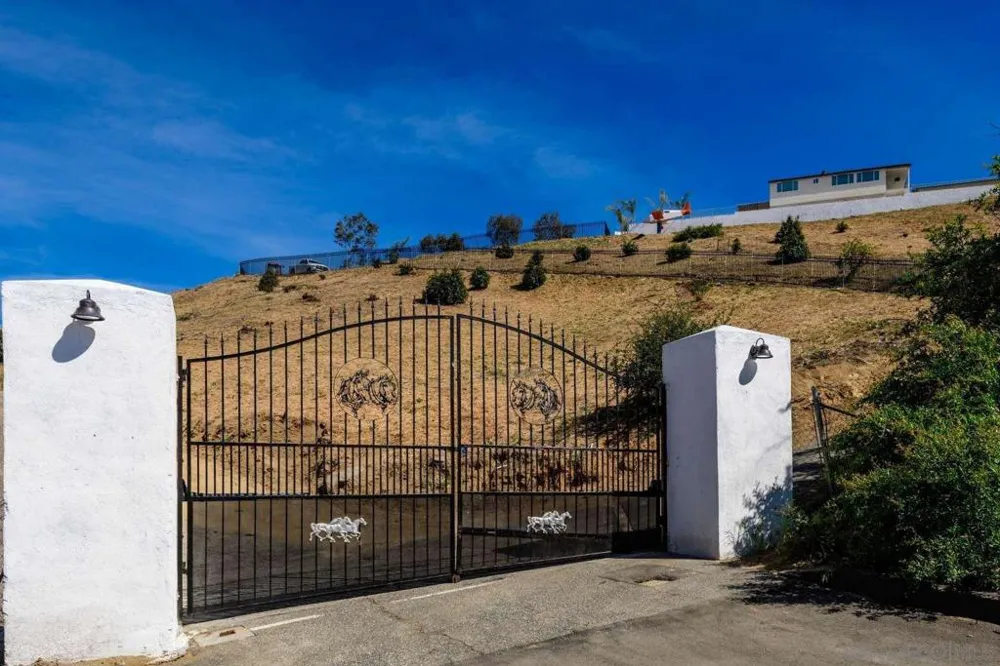 45050 Camaron RD Temecula, CA 92590