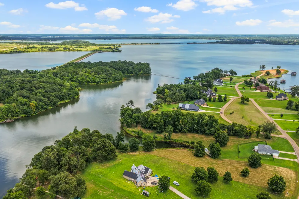 Private Road 2712 Mt Pleasant, TX 75455