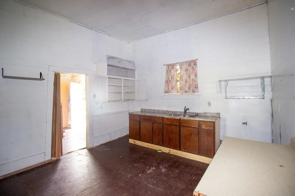 1 12th St Hempstead, TX 77445