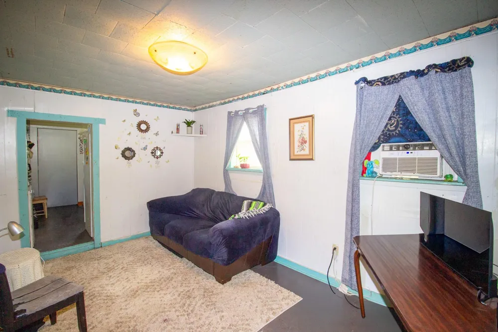 1 12th St Hempstead, TX 77445