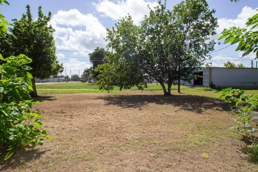 1 12th St Hempstead, TX 77445