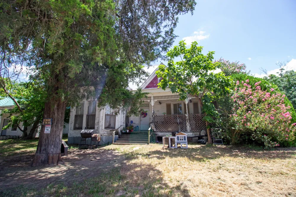 1 12th St Hempstead, TX 77445