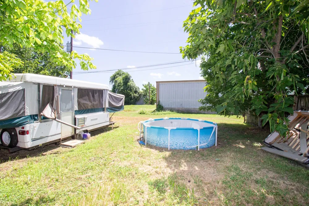 1 12th St Hempstead, TX 77445