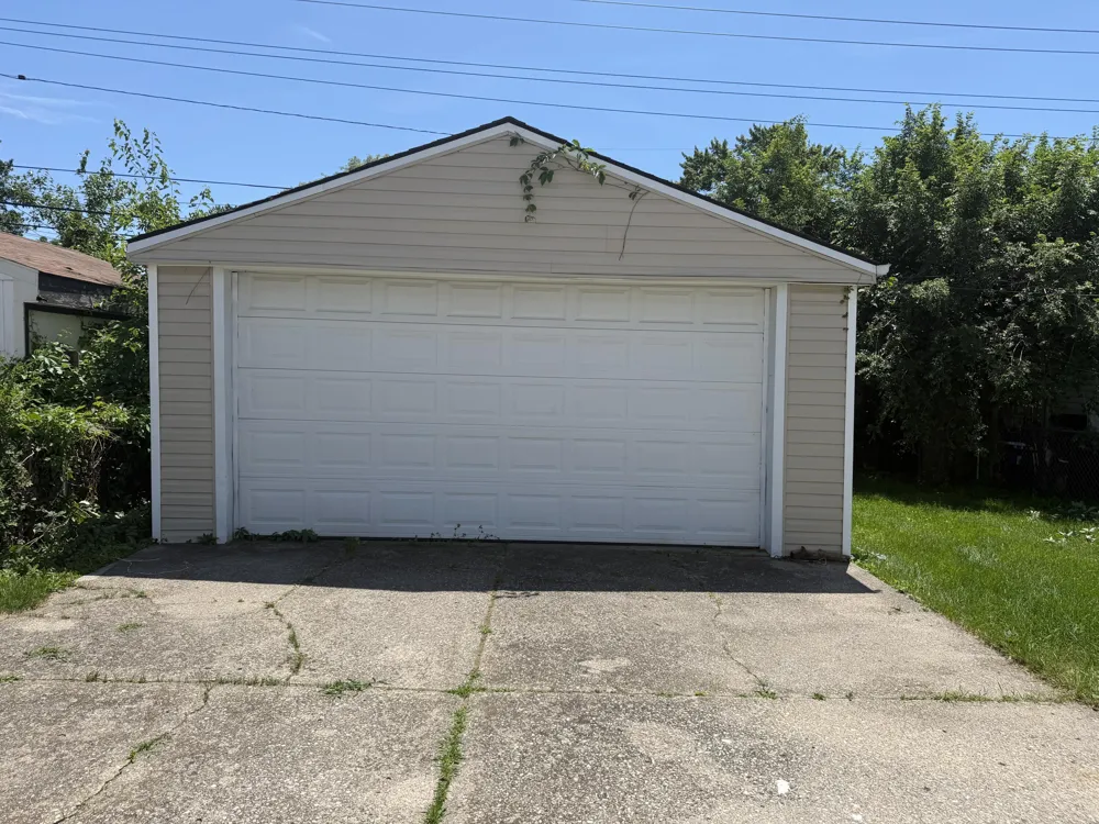 1422 E Granet Avenue Hazel Park City, MI 48030