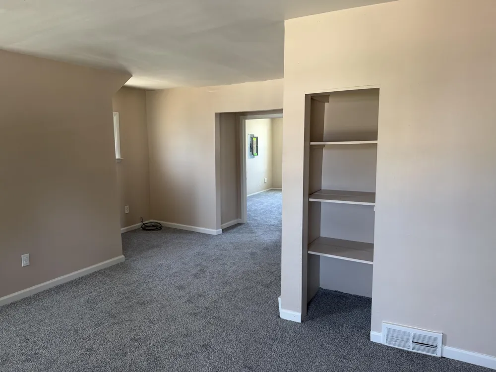 1422 E Granet Avenue Hazel Park City, MI 48030