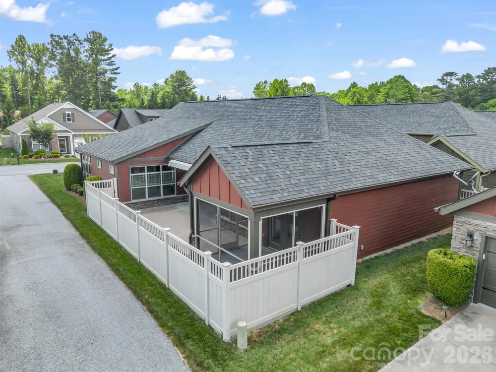 595 Summerfield Place Flat Rock, NC 28731