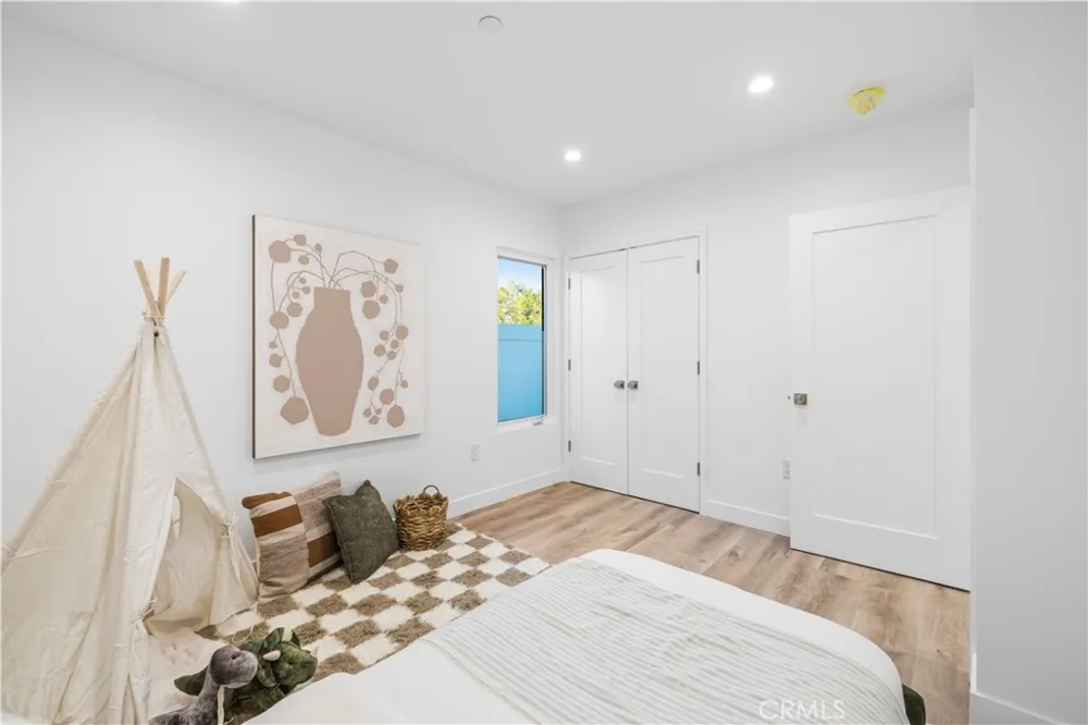 17337 Tiara Street Encino, CA 91316