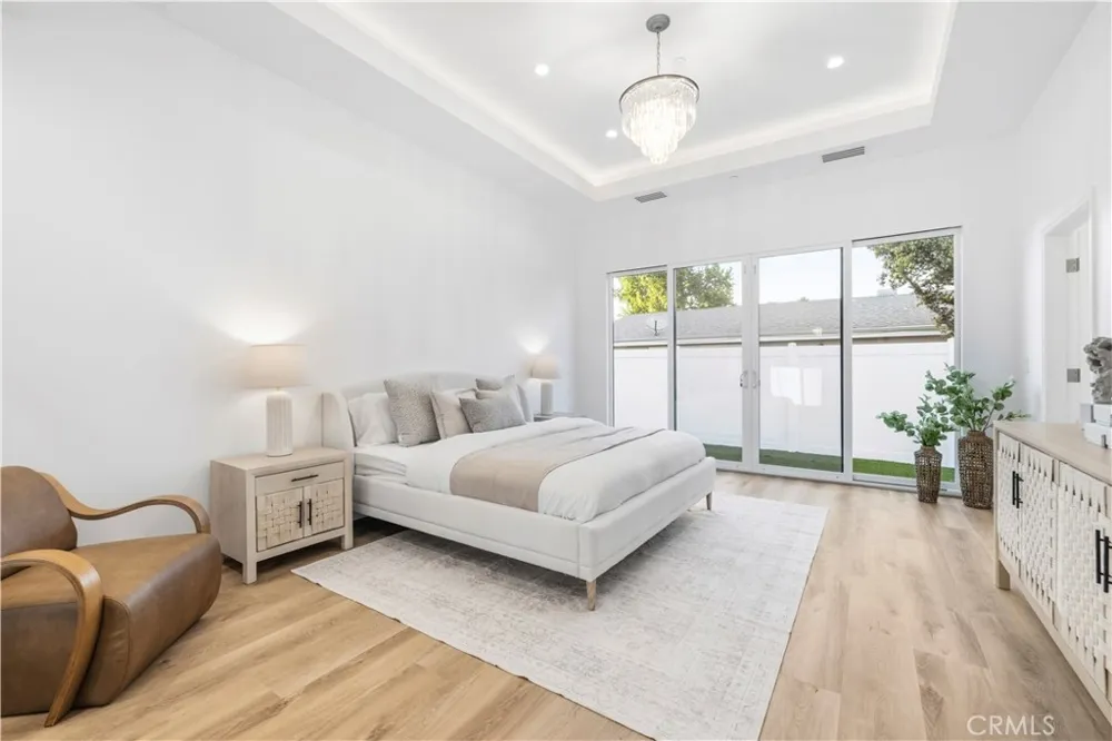 17337 Tiara Street Encino, CA 91316