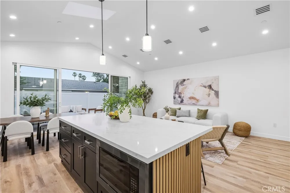 17337 Tiara Street Encino, CA 91316