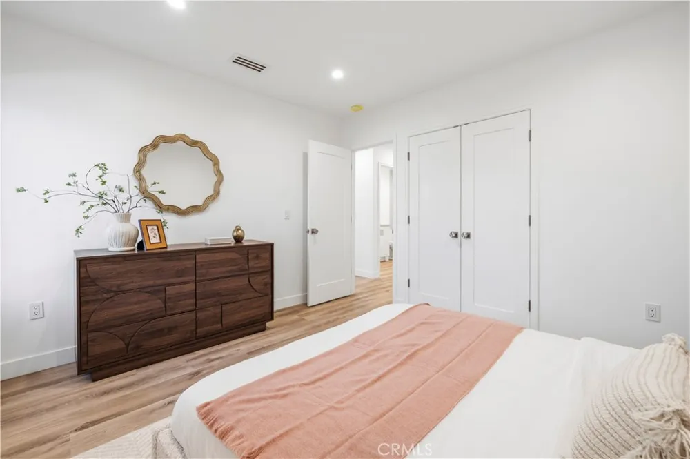 17337 Tiara Street Encino, CA 91316