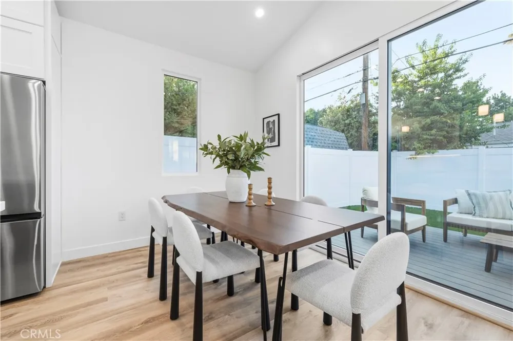 17337 Tiara Street Encino, CA 91316