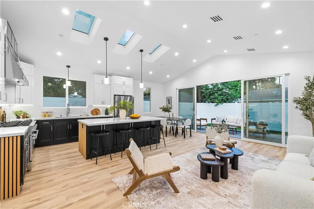 17337 Tiara Street Encino, CA 91316