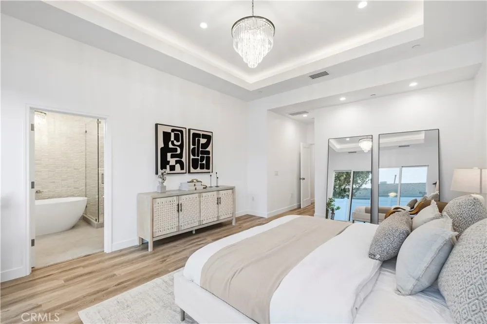 17337 Tiara Street Encino, CA 91316