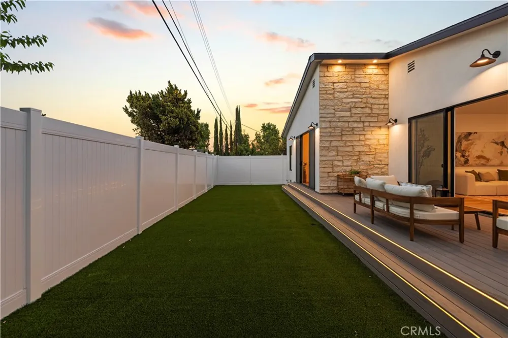 17337 Tiara Street Encino, CA 91316